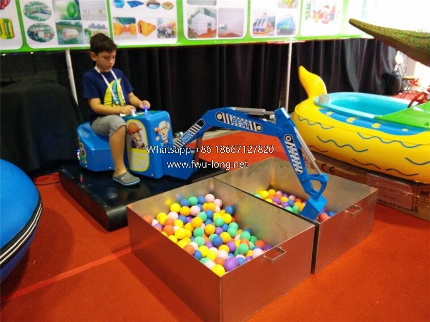 Fwu-long Amusement Excavator display at 2015 IAAPA Orlando USA.jpg