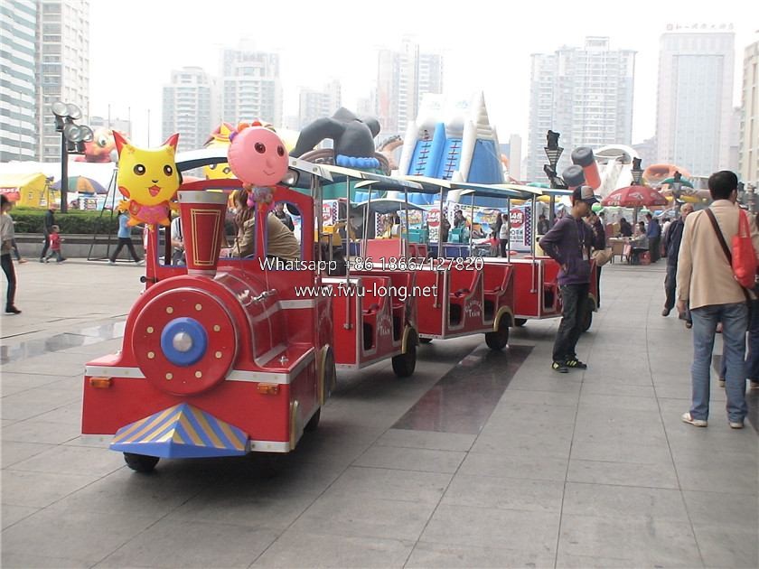 Medium American Tour Train Carnival Project Case.JPG