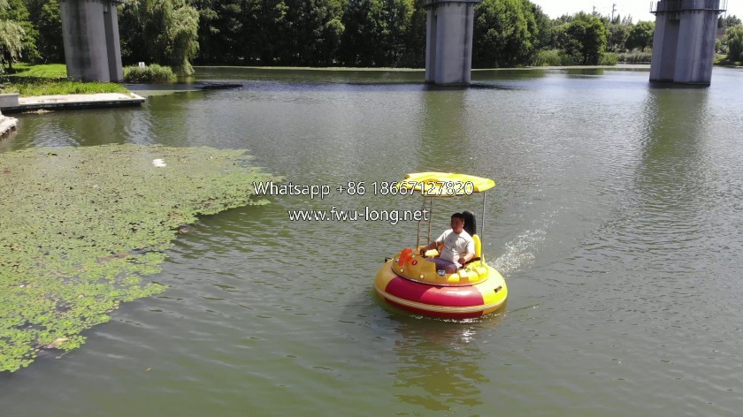Adult players interactive bumping game on lake water bumper boat (1).jpg
