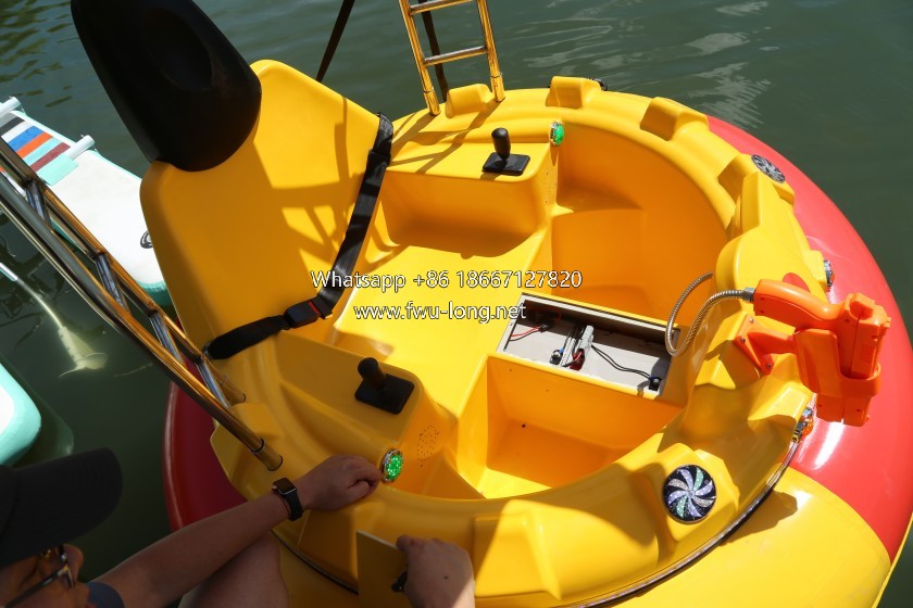 Overall structure and durable hull detail of heavy-duty water bumper boat (2).JPG