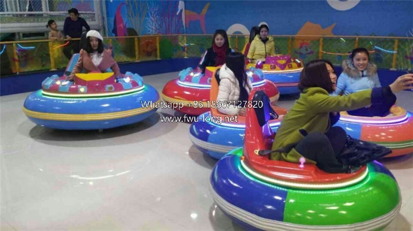 Parent and kids interactive playing scene of medium bumper car outdoor.jpg