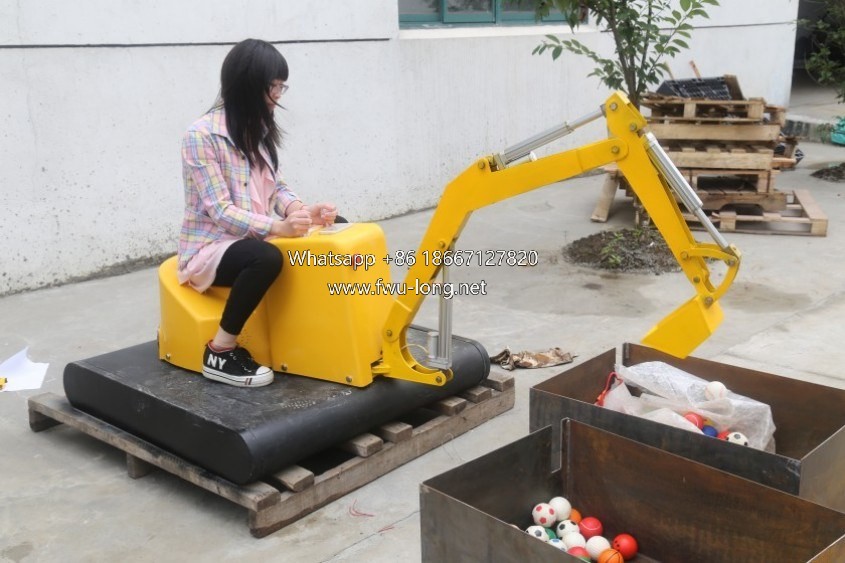 Adult and kid co-riding real scene of amusement excavator at park playground (2).JPG